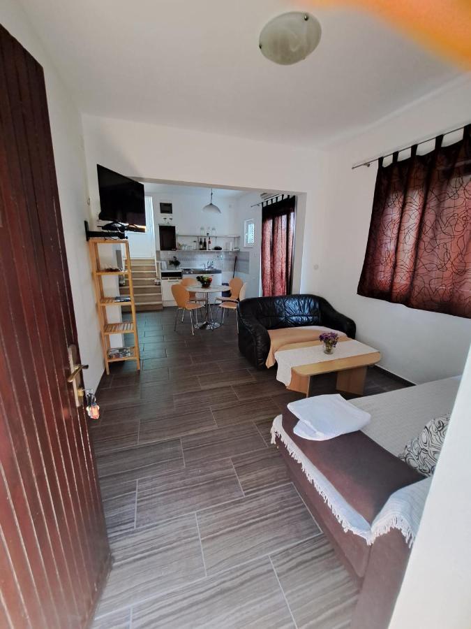 Apartmani Dusica Lumbarda Kültér fotó