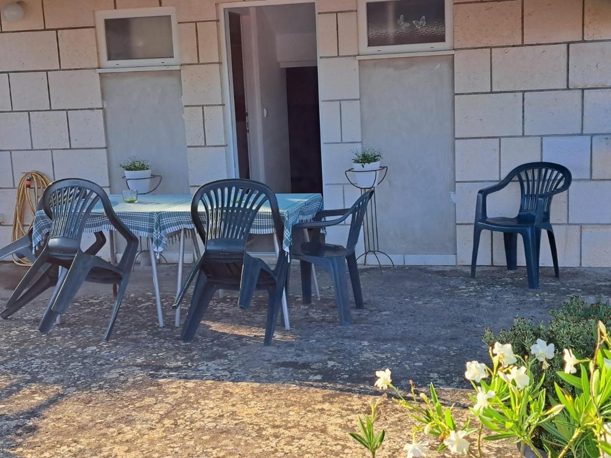Apartmani Dusica Lumbarda Kültér fotó