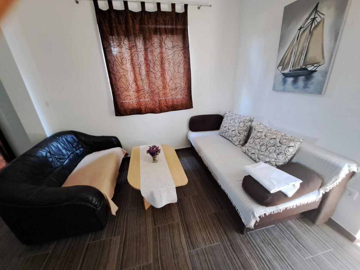 Apartmani Dusica Lumbarda Kültér fotó
