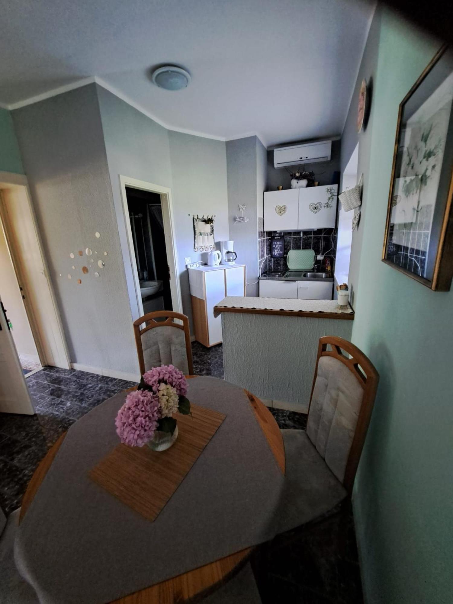 Apartmani Dusica Lumbarda Kültér fotó