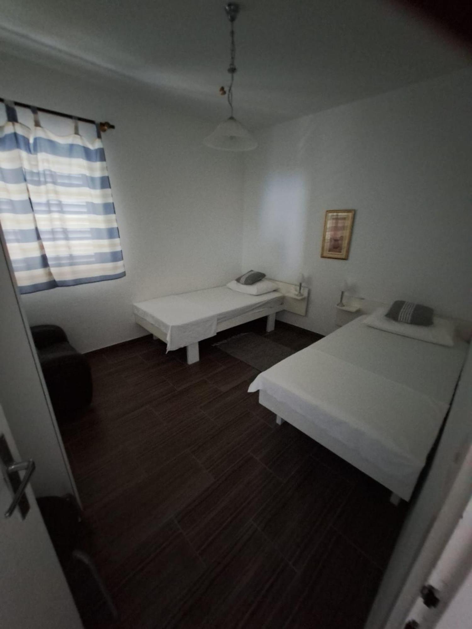 Apartmani Dusica Lumbarda Kültér fotó