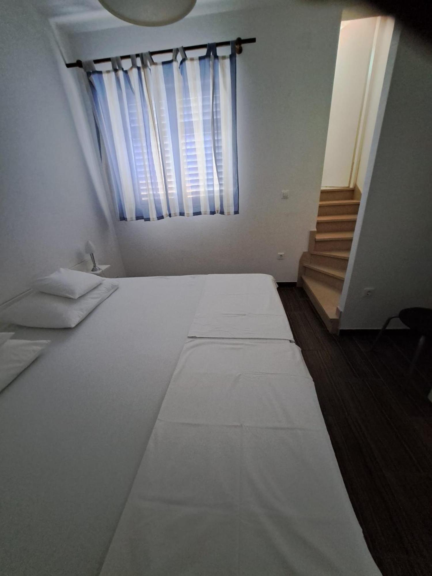 Apartmani Dusica Lumbarda Kültér fotó